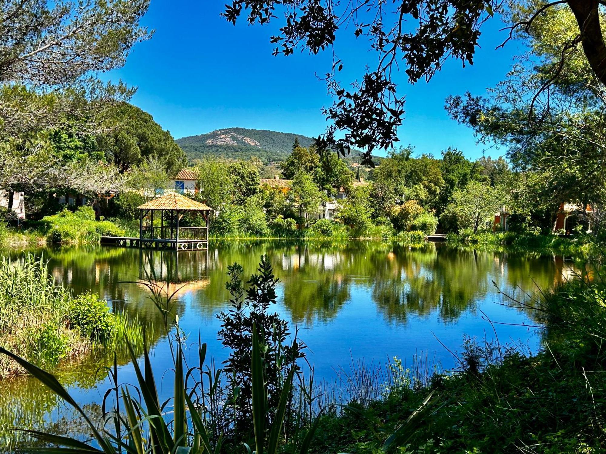 Les Restanques Vue Mer Roses 1070 Rez De Jardin Grimaud Esterno foto